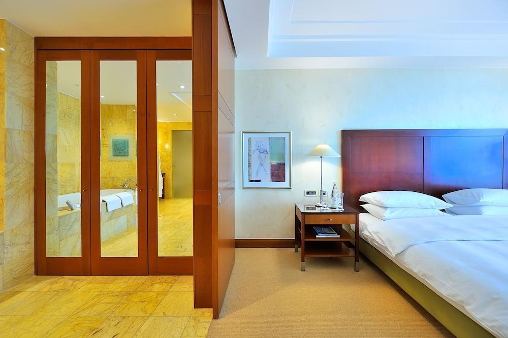 Regent Warsaw Hotel Buitenkant foto A room at the Mandarin Oriental, Munich