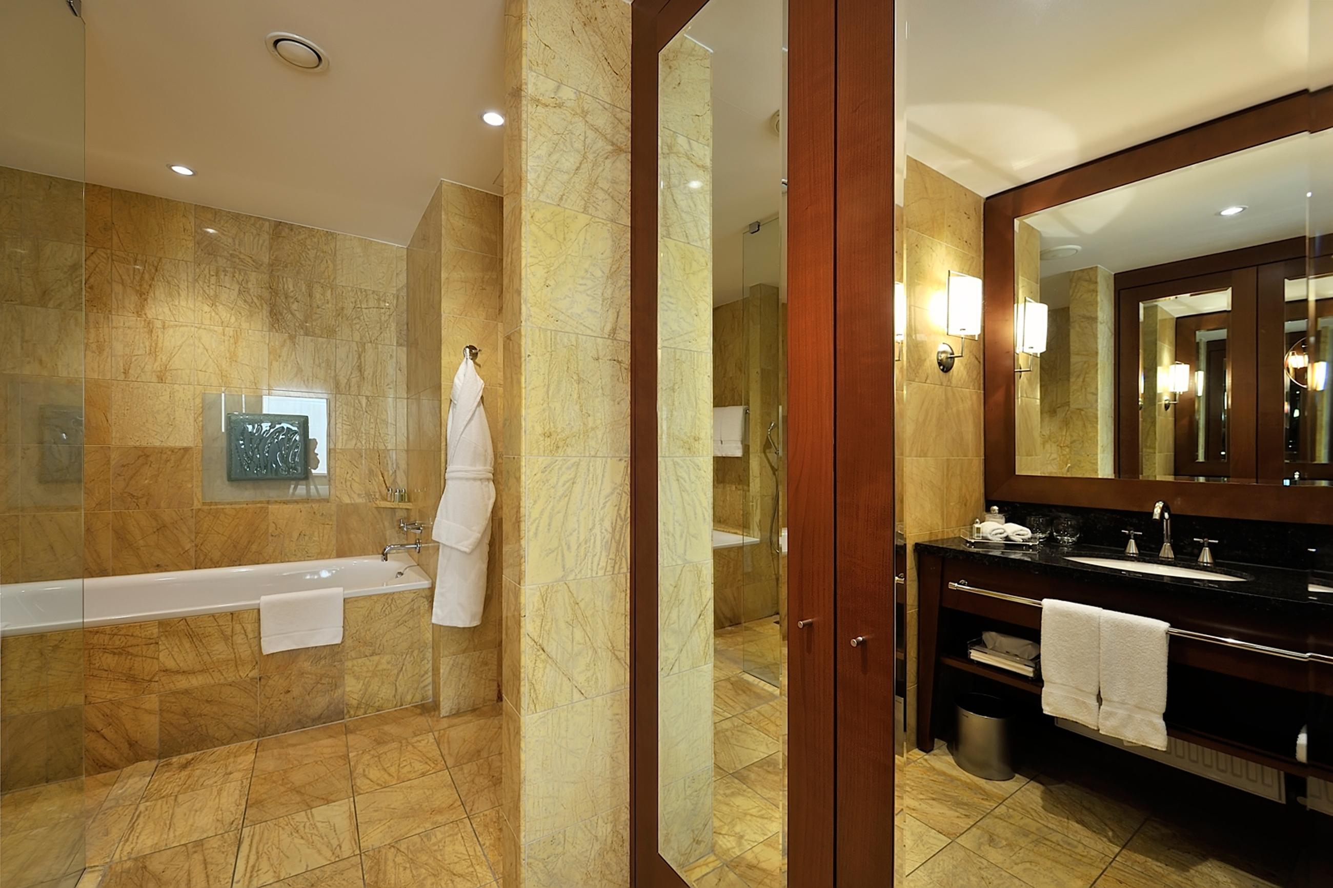 Regent Warsaw Hotel Buitenkant foto Bathroom