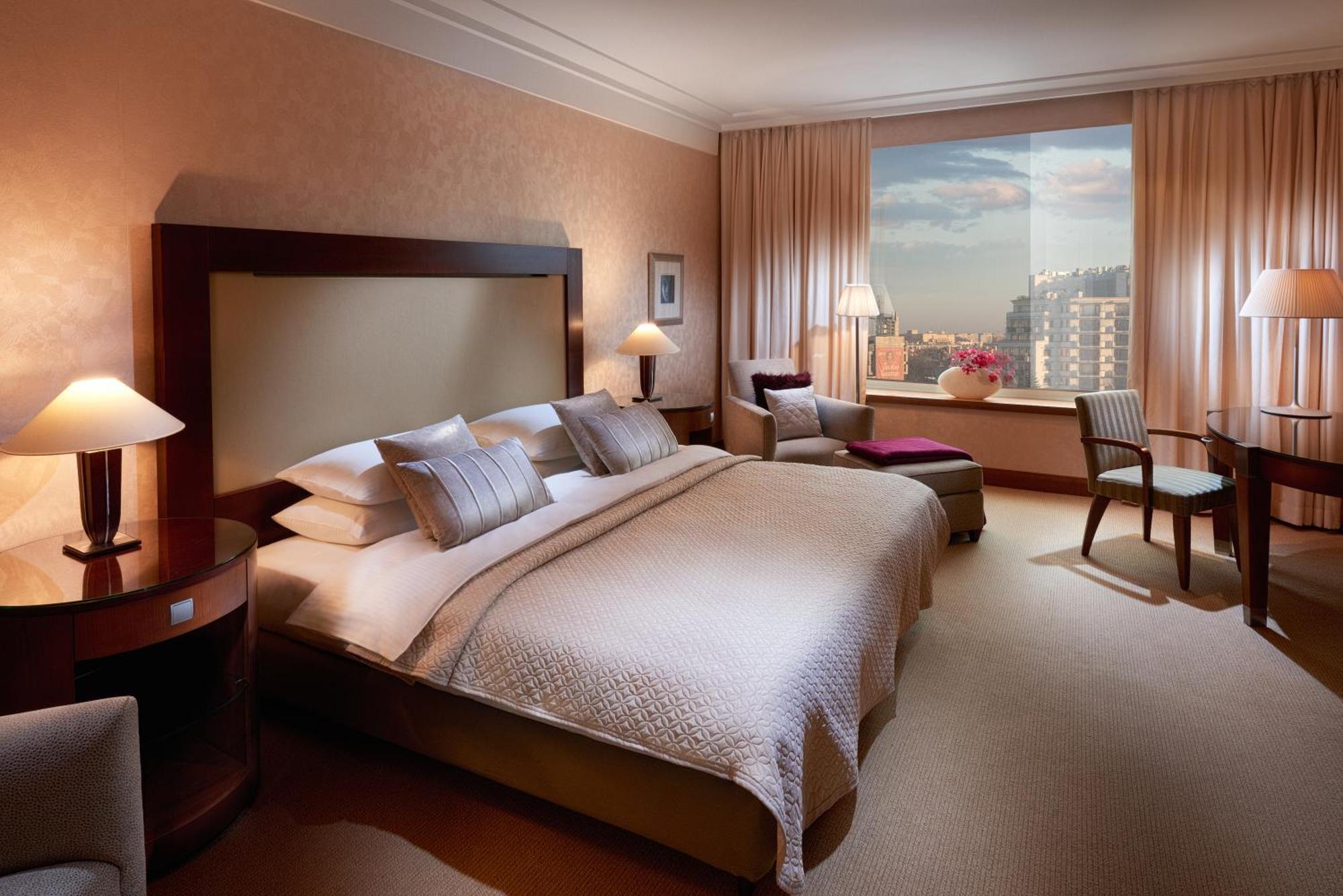 Regent Warsaw Hotel Buitenkant foto A room at the Mandarin Oriental, New York