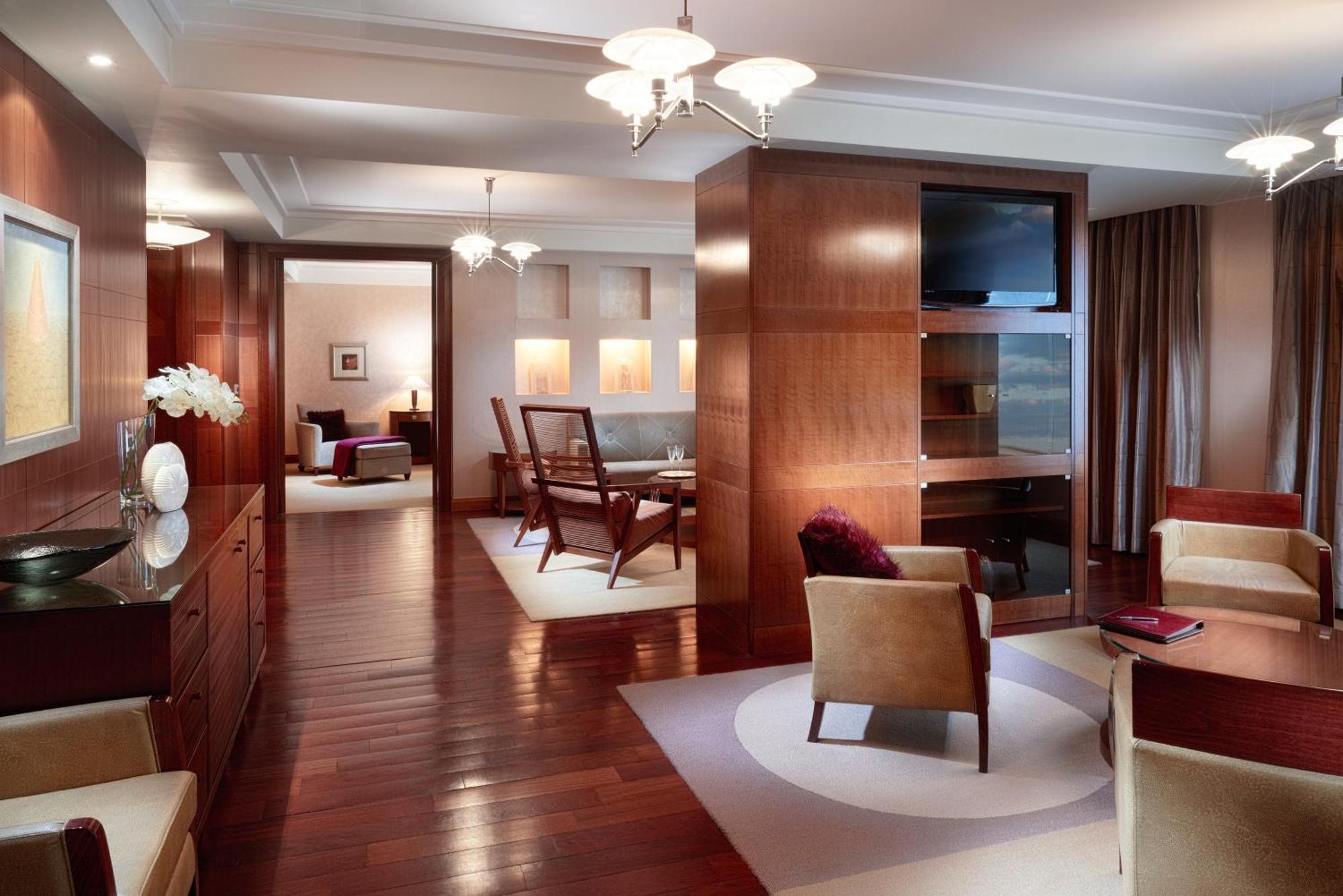 Regent Warsaw Hotel Buitenkant foto A suite at the Mandarin Oriental, Munich