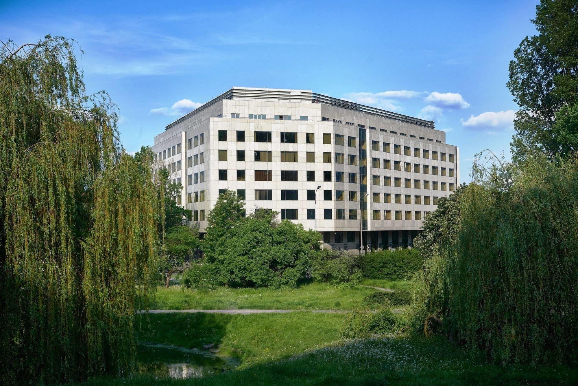 Regent Warsaw Hotel Buitenkant foto The new building of the University of Novi Sad