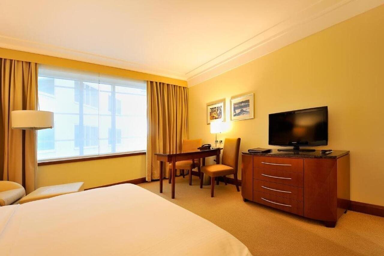 Regent Warsaw Hotel Buitenkant foto A room at the hotel